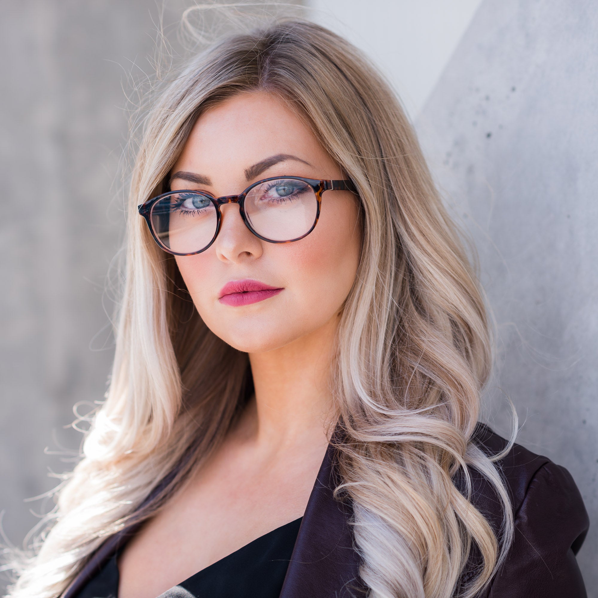 In Style Eyes Opulent Reading Glasses – Classic Oval Full-Rimmed Frames – Lightweight Fashion Readers with Metal Spring Hinges
